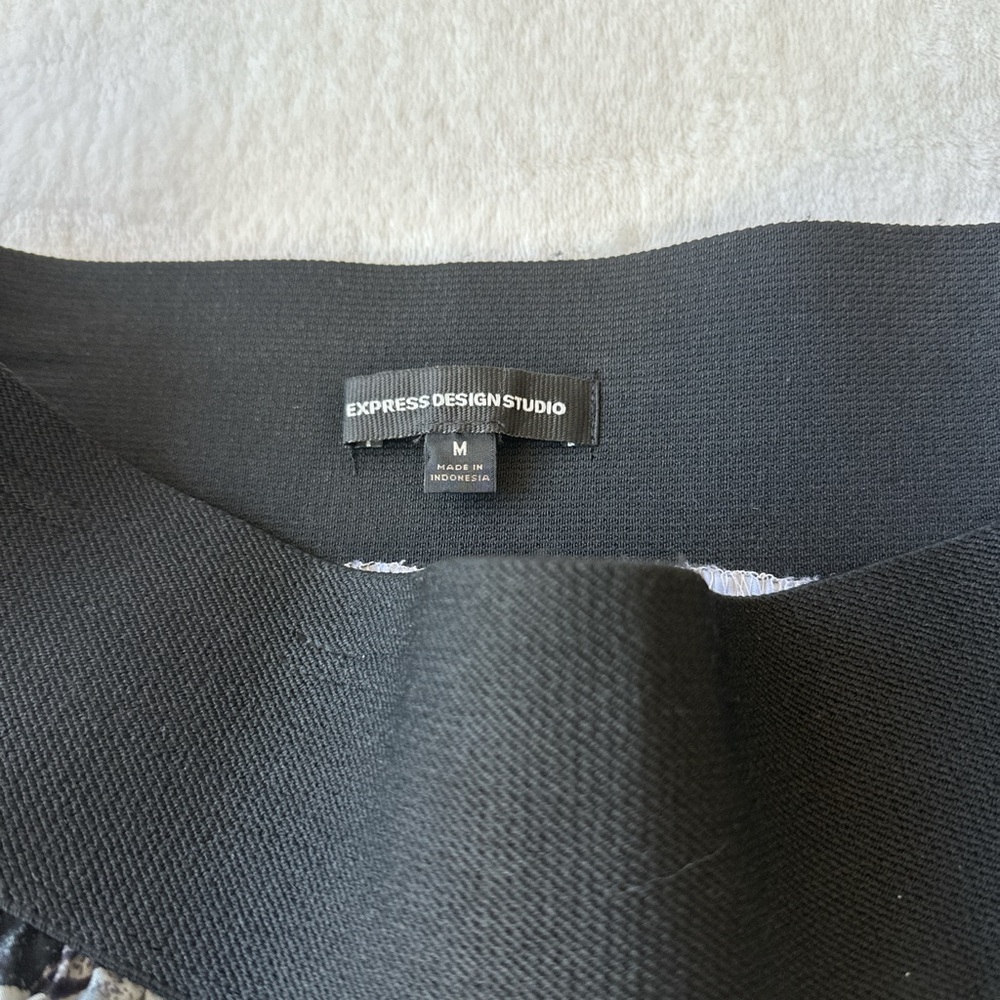 Express Design Studio skirt - Picture 4 of 7